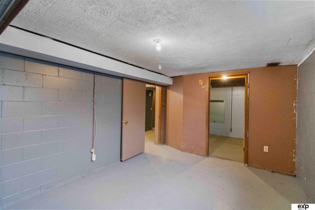 5517 Pioneers Boulevard, Lincoln, NE 68516