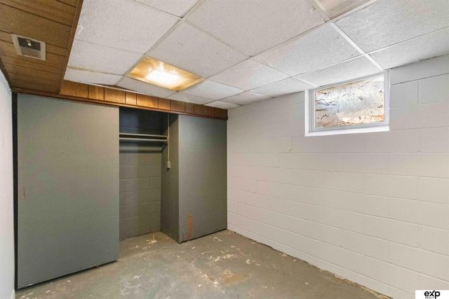 5517 Pioneers Boulevard, Lincoln, NE 68516