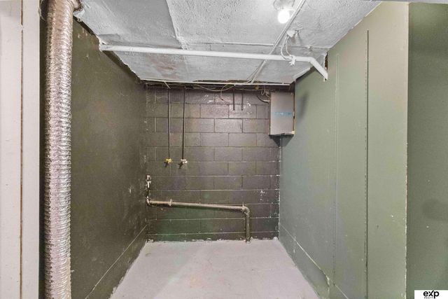 5517 Pioneers Boulevard, Lincoln, NE 68516