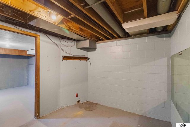 5517 Pioneers Boulevard, Lincoln, NE 68516