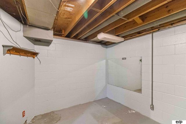 5517 Pioneers Boulevard, Lincoln, NE 68516