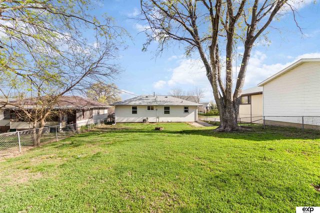 5517 Pioneers Boulevard, Lincoln, NE 68516