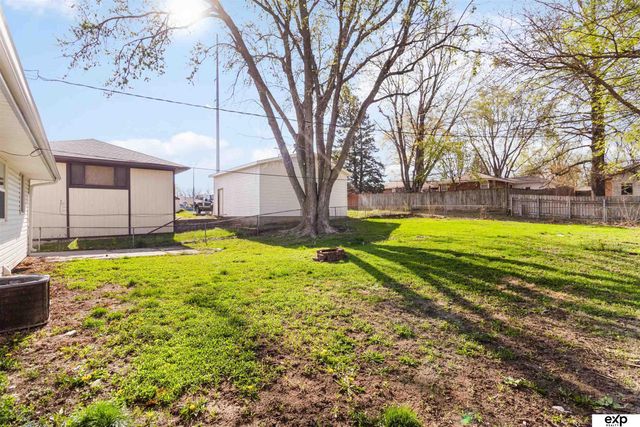 5517 Pioneers Boulevard, Lincoln, NE 68516