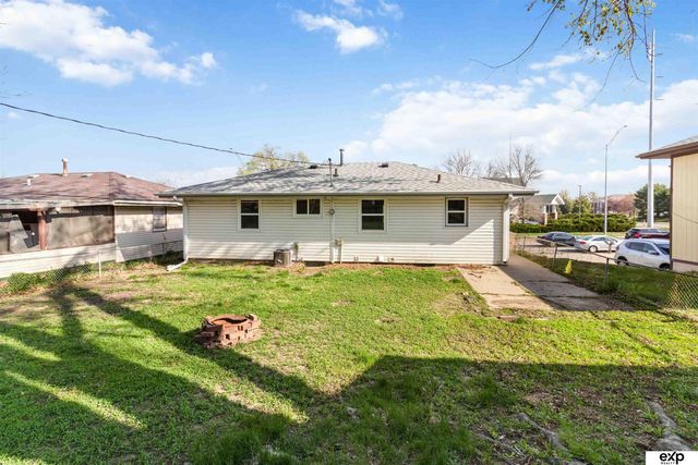 5517 Pioneers Boulevard, Lincoln, NE 68516