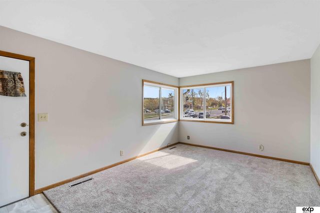 5517 Pioneers Boulevard, Lincoln, NE 68516