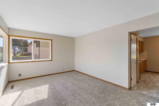 5517 Pioneers Boulevard, Lincoln, NE 68516