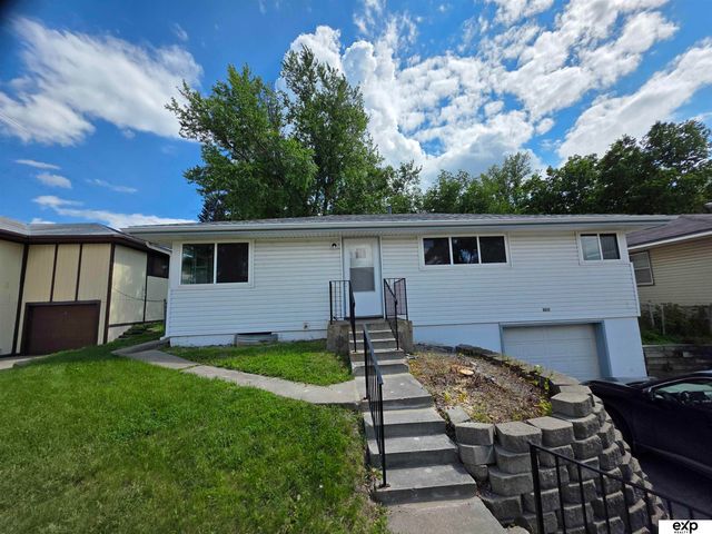 5517 Pioneers Boulevard, Lincoln, NE 68516