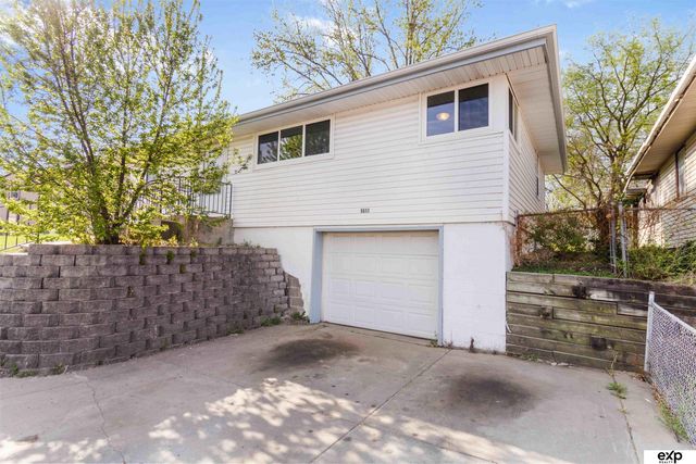 5517 Pioneers Boulevard, Lincoln, NE 68516