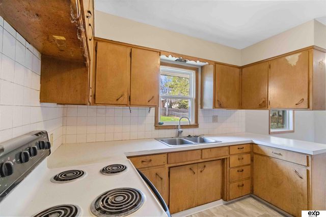 5517 Pioneers Boulevard, Lincoln, NE 68516