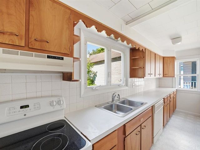 36 Henry Street, Burlington, VT 05401