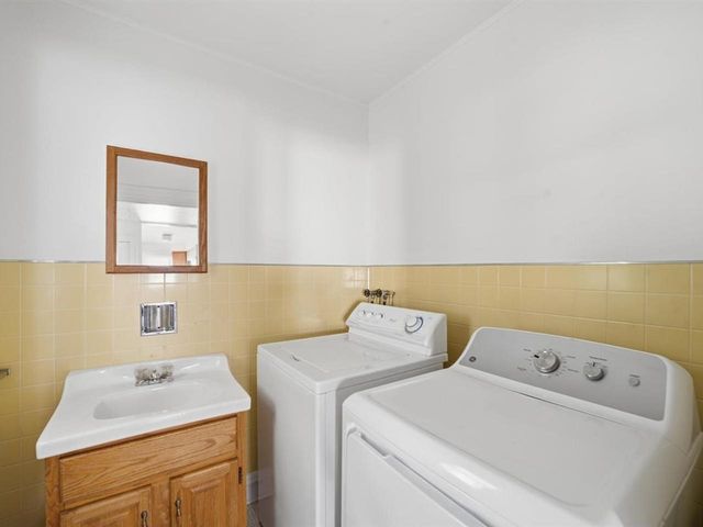 36 Henry Street, Burlington, VT 05401