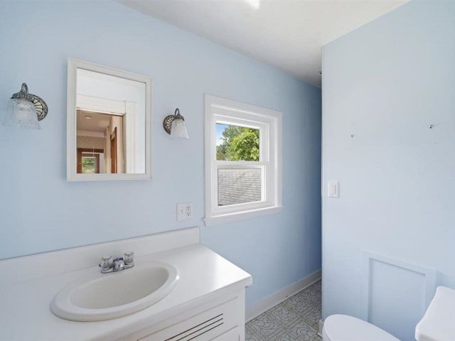 36 Henry Street, Burlington, VT 05401