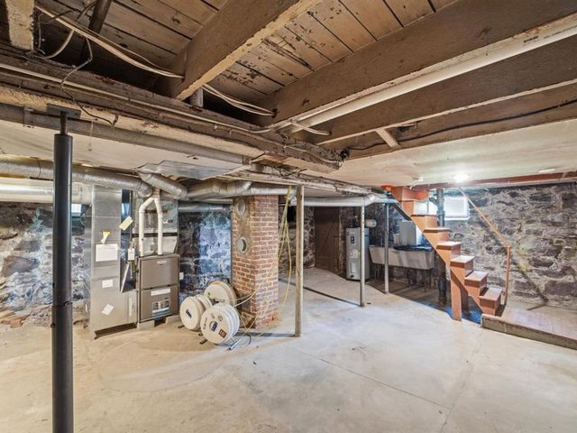 36 Henry Street, Burlington, VT 05401