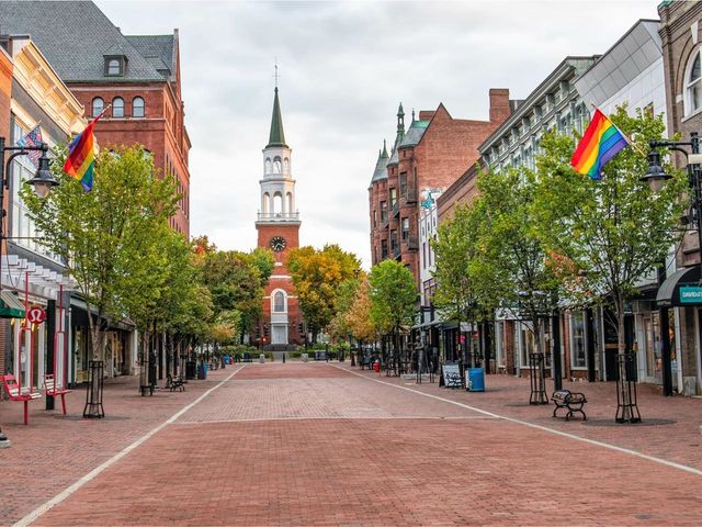 36 Henry Street, Burlington, VT 05401
