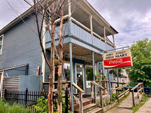 36 Henry Street, Burlington, VT 05401