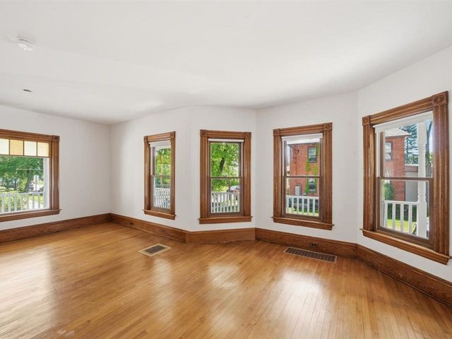 36 Henry Street, Burlington, VT 05401