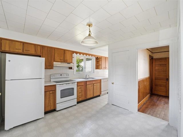 36 Henry Street, Burlington, VT 05401