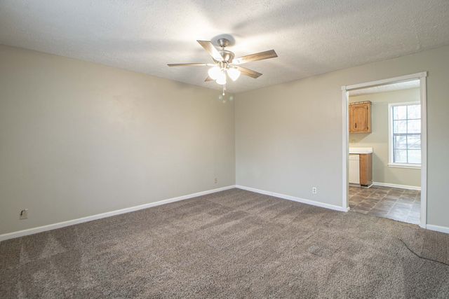 304 Atlantic Avenue, Oak Grove, KY 42262