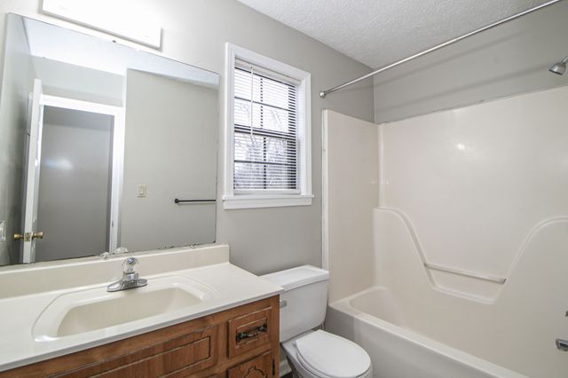 304 Atlantic Avenue, Oak Grove, KY 42262