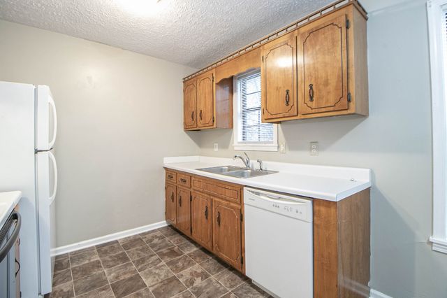 304 Atlantic Avenue, Oak Grove, KY 42262