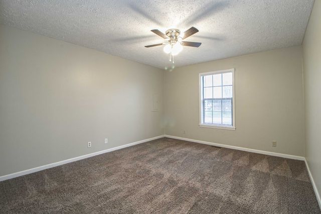 304 Atlantic Avenue, Oak Grove, KY 42262