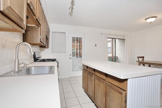 26 Milford Lane F, Suffern, NY 10901