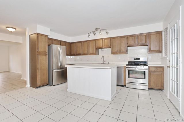 26 Milford Lane F, Suffern, NY 10901