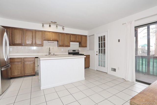 26 Milford Lane F, Suffern, NY 10901