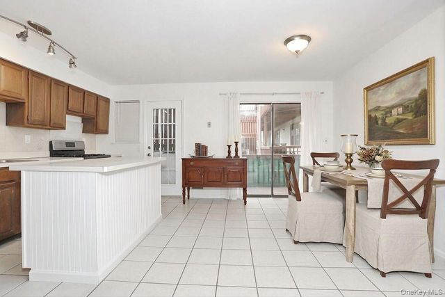 26 Milford Lane F, Suffern, NY 10901