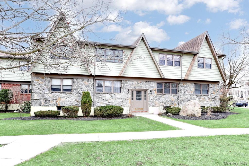 26 Milford Lane F, Suffern, NY 10901