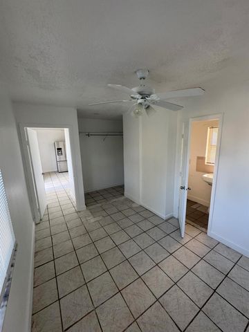 920 N Haverhill Road 5, Haverhill, FL 33415