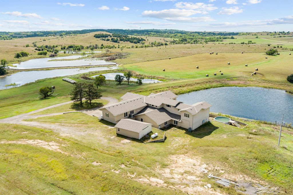 279 N 170th Rd, Bennington, KS 67422