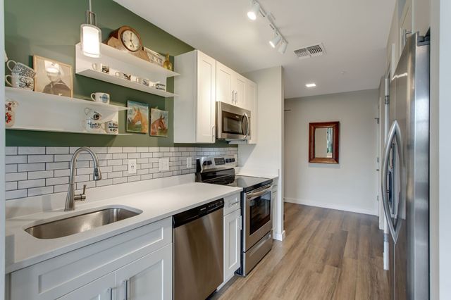 1900 12th Ave S Apt 415, Nashville, TN 37203