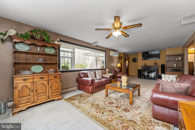 1030 WALT RD, Pennsburg, PA 18073