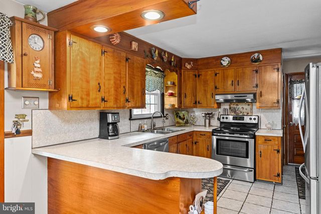 1030 WALT RD, Pennsburg, PA 18073
