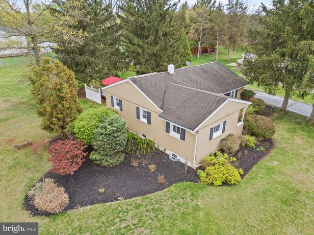 1030 WALT RD, Pennsburg, PA 18073