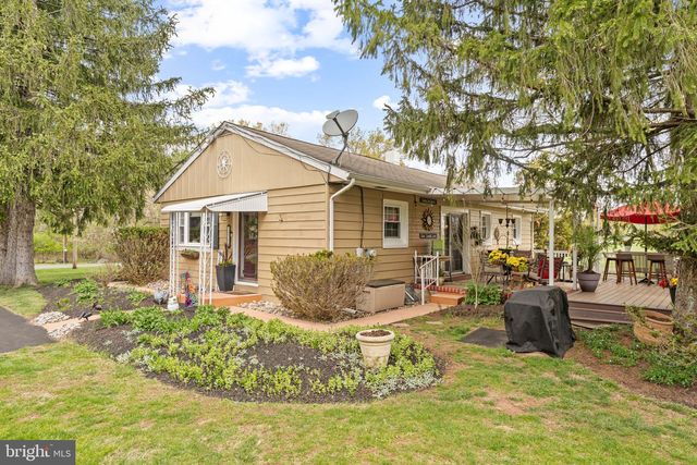1030 WALT RD, Pennsburg, PA 18073