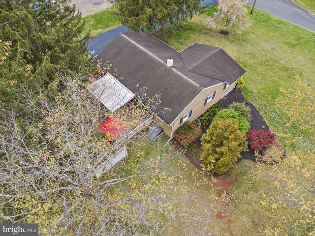 1030 WALT RD, Pennsburg, PA 18073