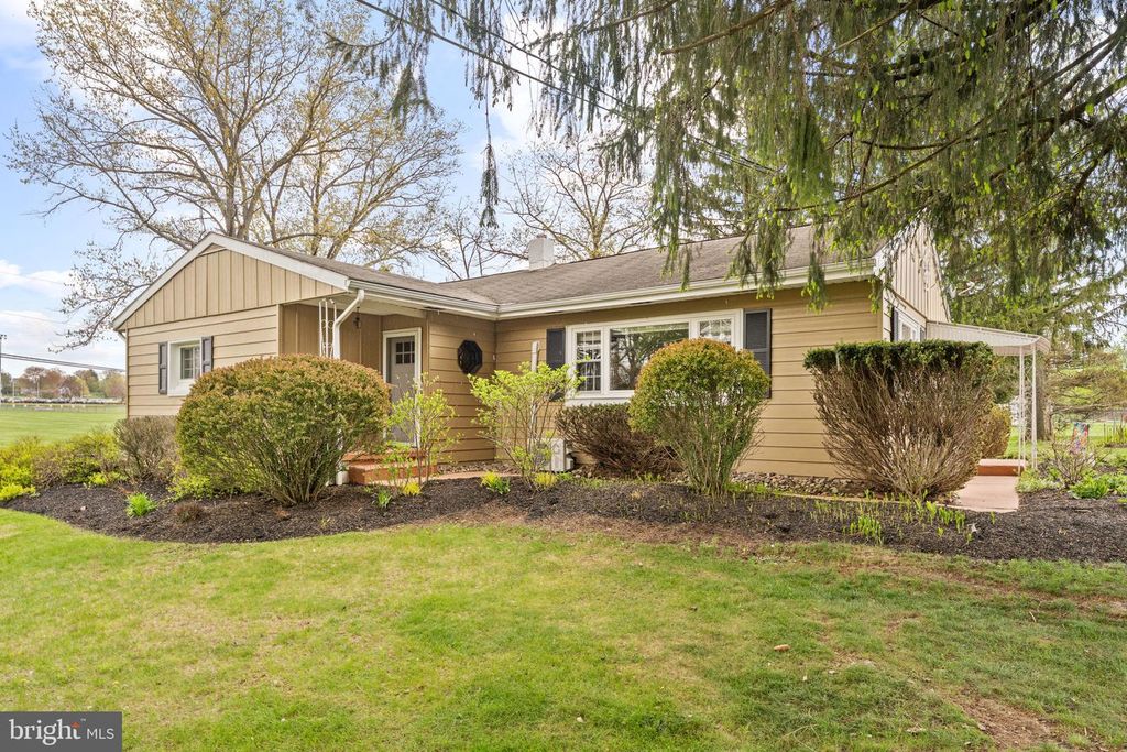 1030 WALT RD, Pennsburg, PA 18073