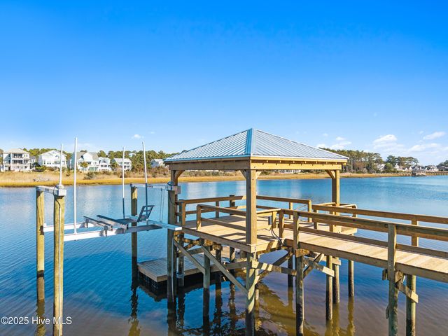 3704 E Yacht Drive, Oak Island, NC 28465