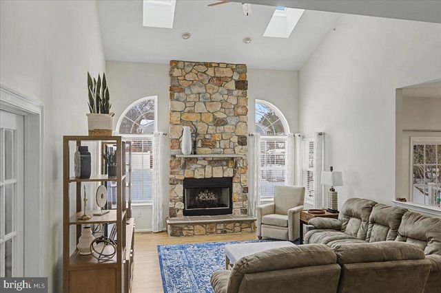 101 SOVEREIGN DR, Warrington, PA 18976