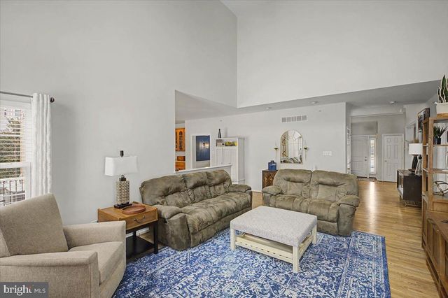 101 SOVEREIGN DR, Warrington, PA 18976