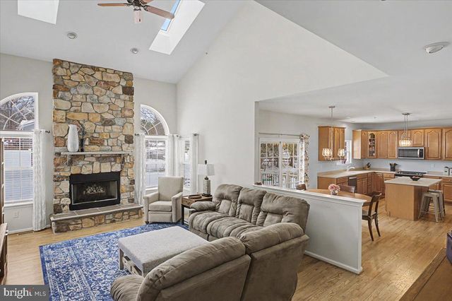 101 SOVEREIGN DR, Warrington, PA 18976