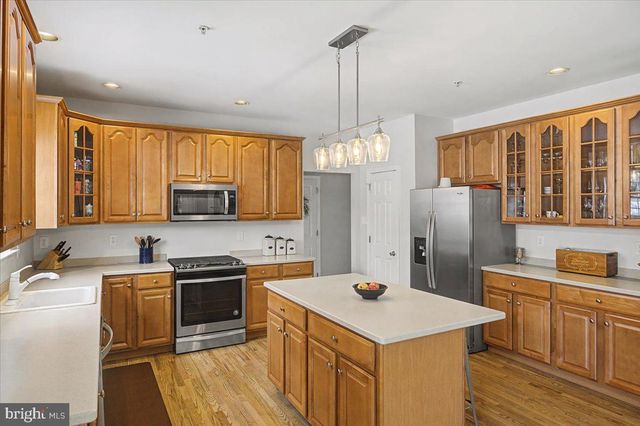 101 SOVEREIGN DR, Warrington, PA 18976