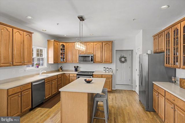 101 SOVEREIGN DR, Warrington, PA 18976