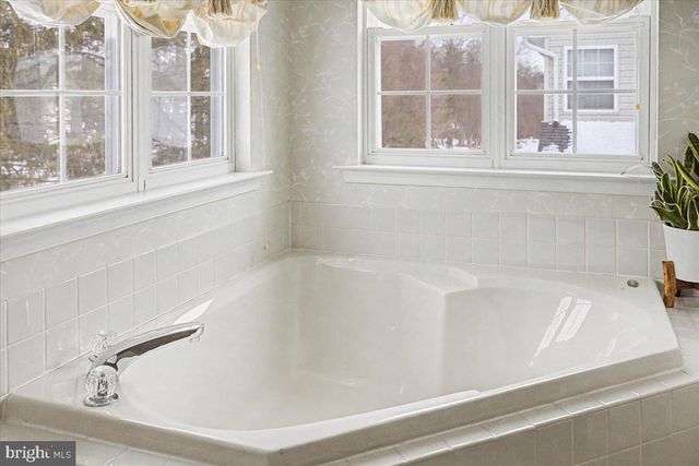 101 SOVEREIGN DR, Warrington, PA 18976