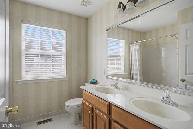 101 SOVEREIGN DR, Warrington, PA 18976