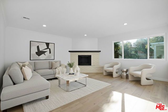 914 N Evergreen Street, Burbank, CA 91505