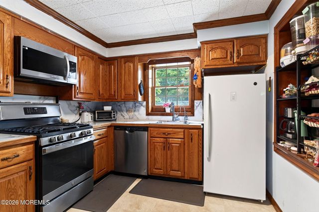 33 Tennent Road, Morganville, NJ 07751