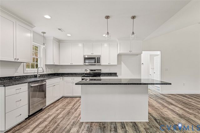 127 Ferry Landing Rd, Dunnsville, VA 22454